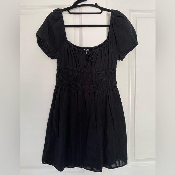 Aritzia Dresses & Skirts - Aritzia Sunday Best Black Smocked Short Sleeve Mini Dress